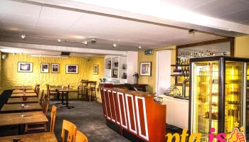 Kjallarinn Bar - 820 Eyrarbakki