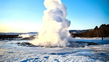Strokkur Geyser - Hafnartún