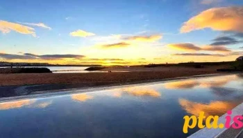 Ylströndin í Nauthólsvík - Reykjavík