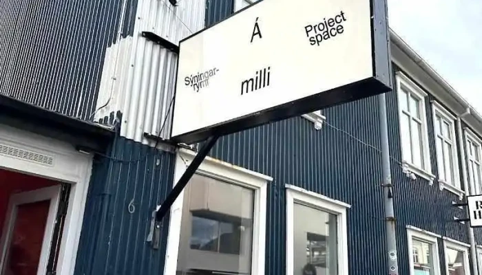 Á milli sýningarrými - Reykjavík