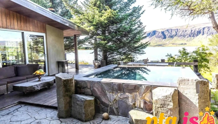 Álftavík Lakefront Villa - Ísland