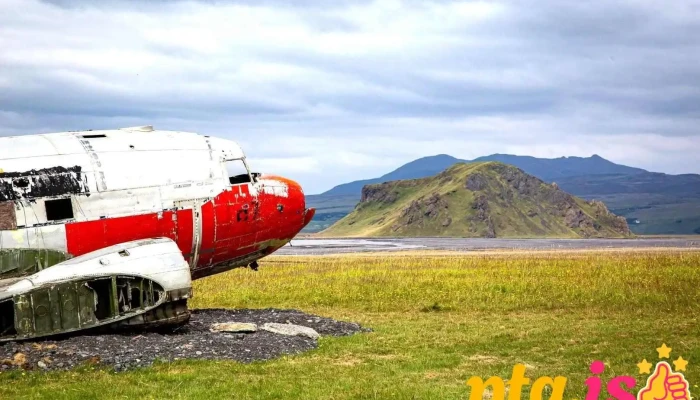 Dc-3 Airplane wreck - Eyvindarholt - Iceland - Eyvindarholt