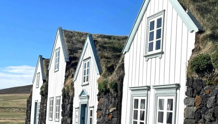 Grenjadarstadur Fra Eiganda - Húsavík