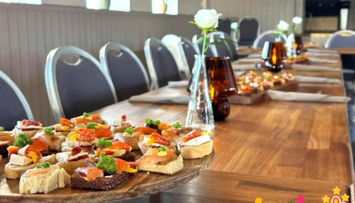 Holtið Kitchen Bar - 680 Þórshöfn