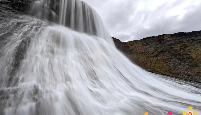 Hvitserkur Foss Nyjast - Fitjar