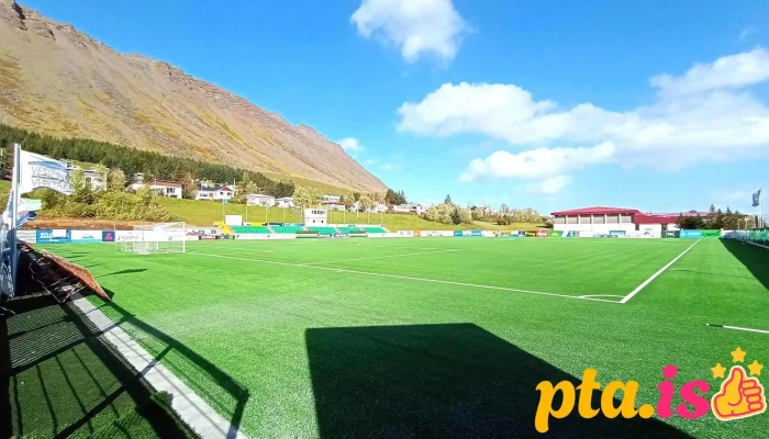 Kerecisvollurinn Fotboltavollur - Ísafjörður