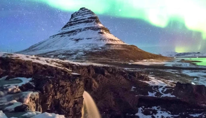 Kirkjufell -  Nalægt Mer - Iceland