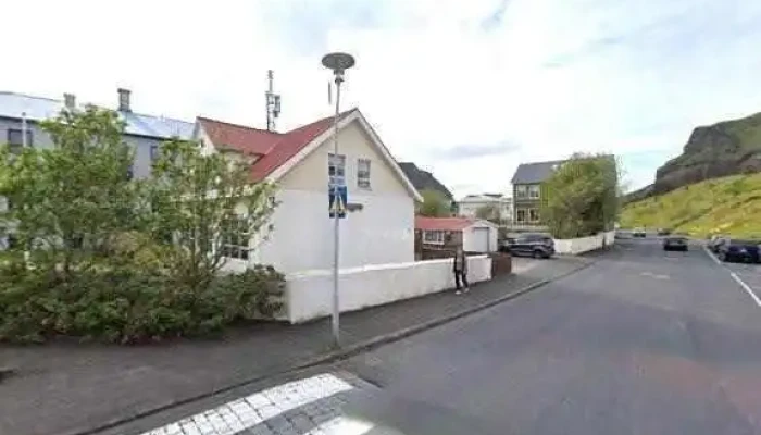 Lundinn Original Puffin Bar Street View 360deg - Vestmannaeyjabær