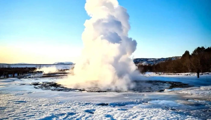 Strokkur Geyser - Hafnartún