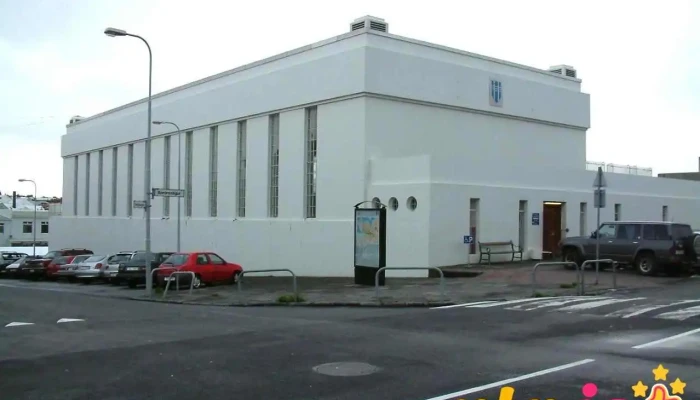 Sundholl Reykjavikur Almenningssundlaug - Reykjavík