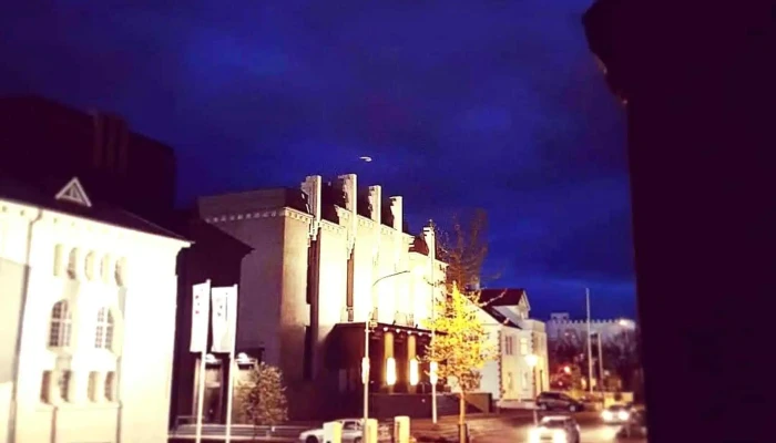 Thjodleikhusid Myndbond - Reykjavík