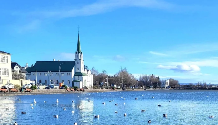 Tjornin Rocks Reykjavik - Reykjavík