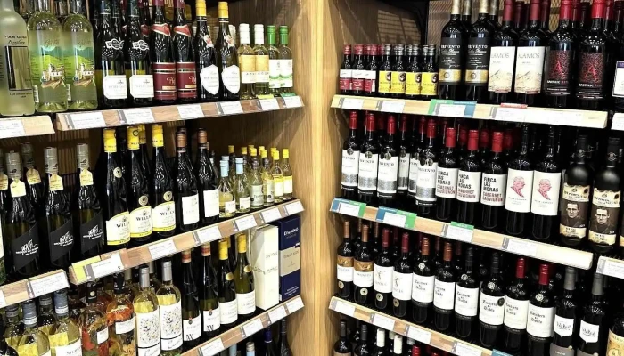 Vinbudin Ad Innan - Ísafjörður