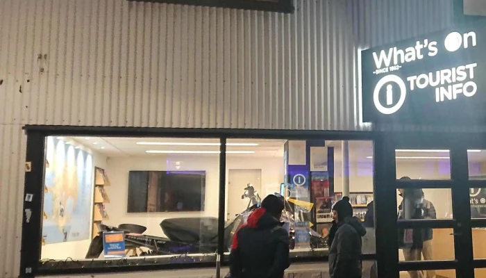 Whats On In Iceland   Upplysingamidstod Ferdamanna Og Bokunarmidstod Kynning - Reykjavík