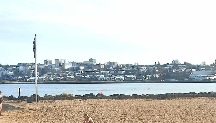 Ylstrondin I Nautholsvik Nalægt Mer - Reykjavík